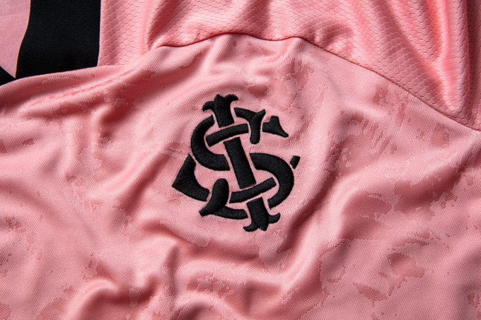 Inter confirma camisa rosa contra o Vasco e se posiciona sobre quem ainda não conseguiu comprar Rosa