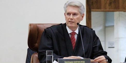 Novela eleitoral segue no Inter, e Chapa 1, de Guinther Spode, desiste de concorrer: "Queríamos eleições adiadas" Spode