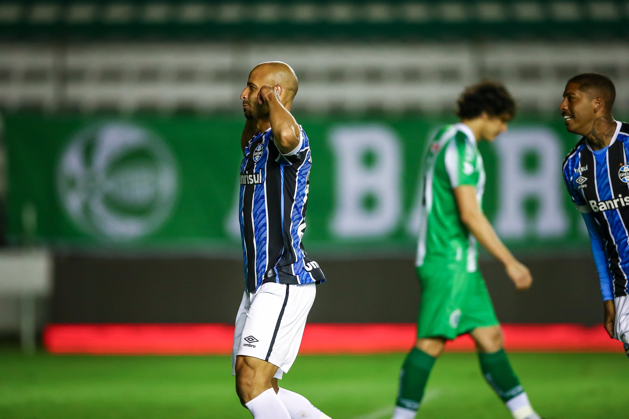 Titular em jogo decisivo, Thaciano ganha moral no Grêmio; três clubes brasileiros tentaram contratar o meia em 2020 Thaciano