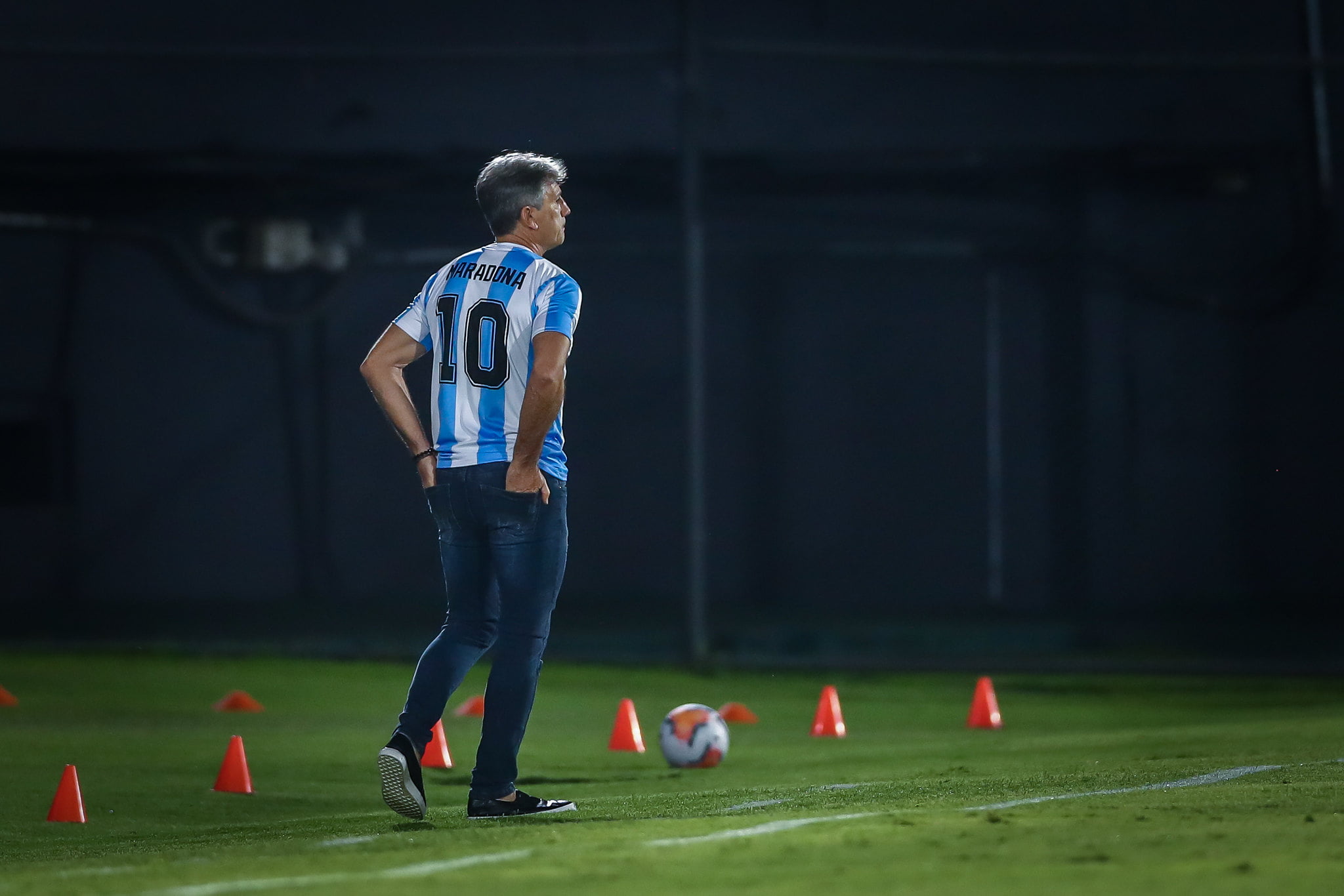 Apresentador argentino reverencia Renato por ato em homenagem a Maradona: "Desde hoje, te amo muito" Renato
