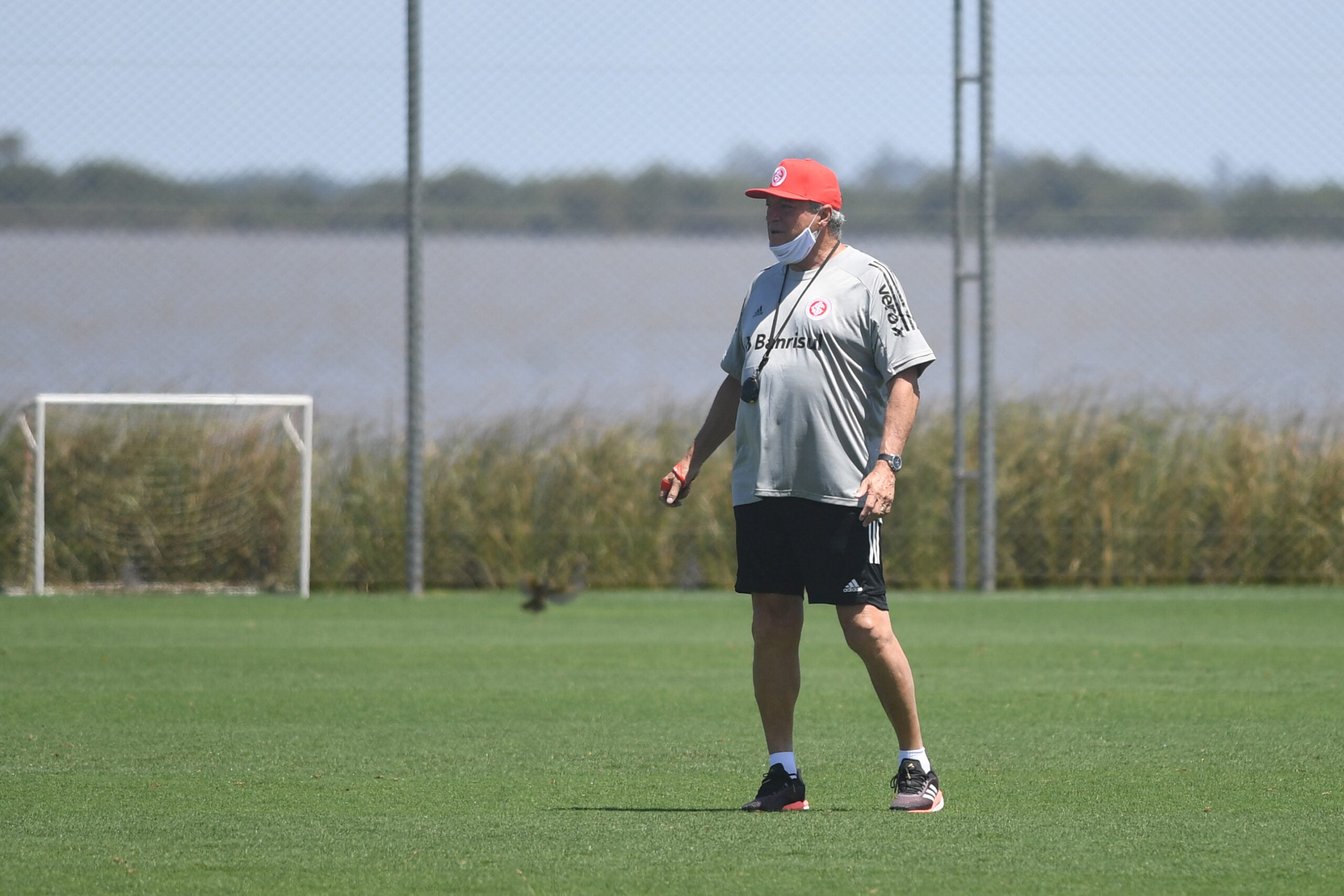 Abel promove "pequena cirurgia" no Inter e altera três heranças táticas de Coudet, diz site Abel Braga