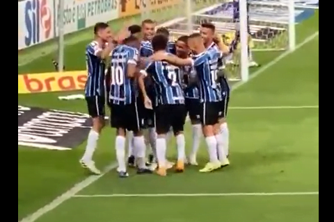 Churín marca no primeiro toque, ganha abraço de todos os colegas e Diego Souza aplaude de pé; assista Churín