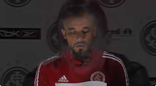 Com voz embargada, D'Ale se emociona em despedida à torcida do Inter: "Estaremos juntos para sempre" D'Alessandro