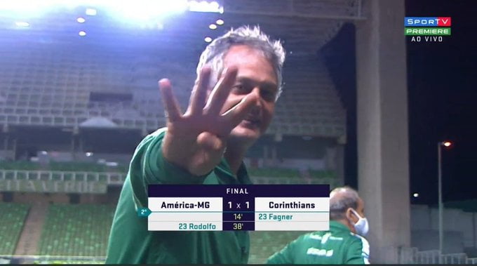 América-MG do técnico Lisca elimina Corinthians e colorados tiram onda na web: "Põe no DVD" Lisca