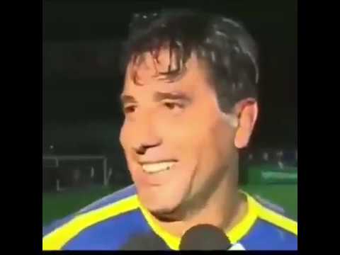 VÍDEO - O dia em que Diego Maradona se ajoelhou em reverência a Renato Portaluppi Renato