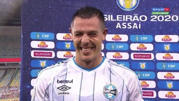 Pepê celebra parceria, vê Churín agregando qualidade ao Grêmio e fala sobre o "pedido" do argentino Churín