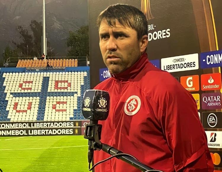 Torcida do Inter reage imediatamente na web à informação de que Coudet colocou o cargo à disposição Coudet