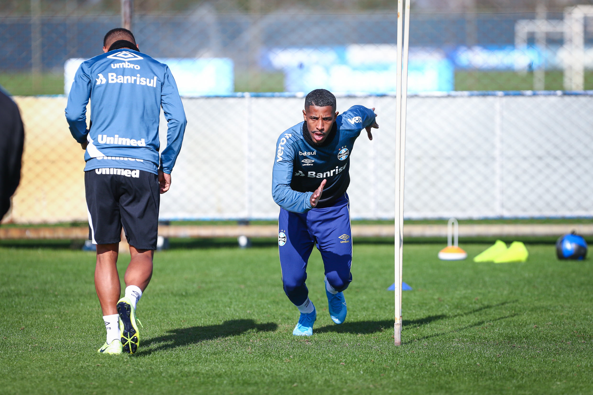 Jovem do Grêmio encerra longo período fora do grupo e volta a ser opção de Renato: "Alegria imensa" Guedes