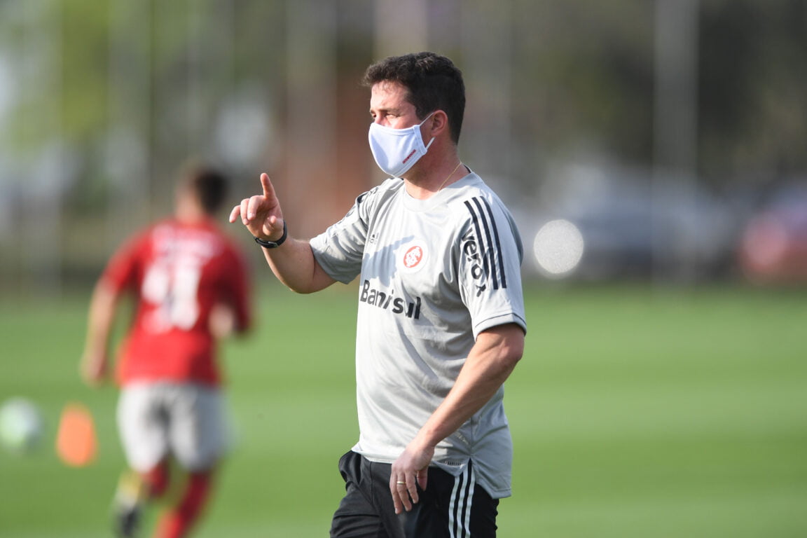 Possível queda para o Boca pode "efetivar" Loss no Brasileirão e gerar acordo entre direção e Abel, diz jornalista Loss