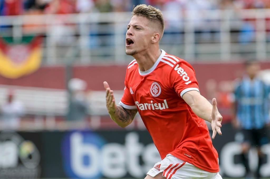 Emprestado pelo Inter, Guilherme Pato faz golaço contra próximo rival colorado; assista Pato