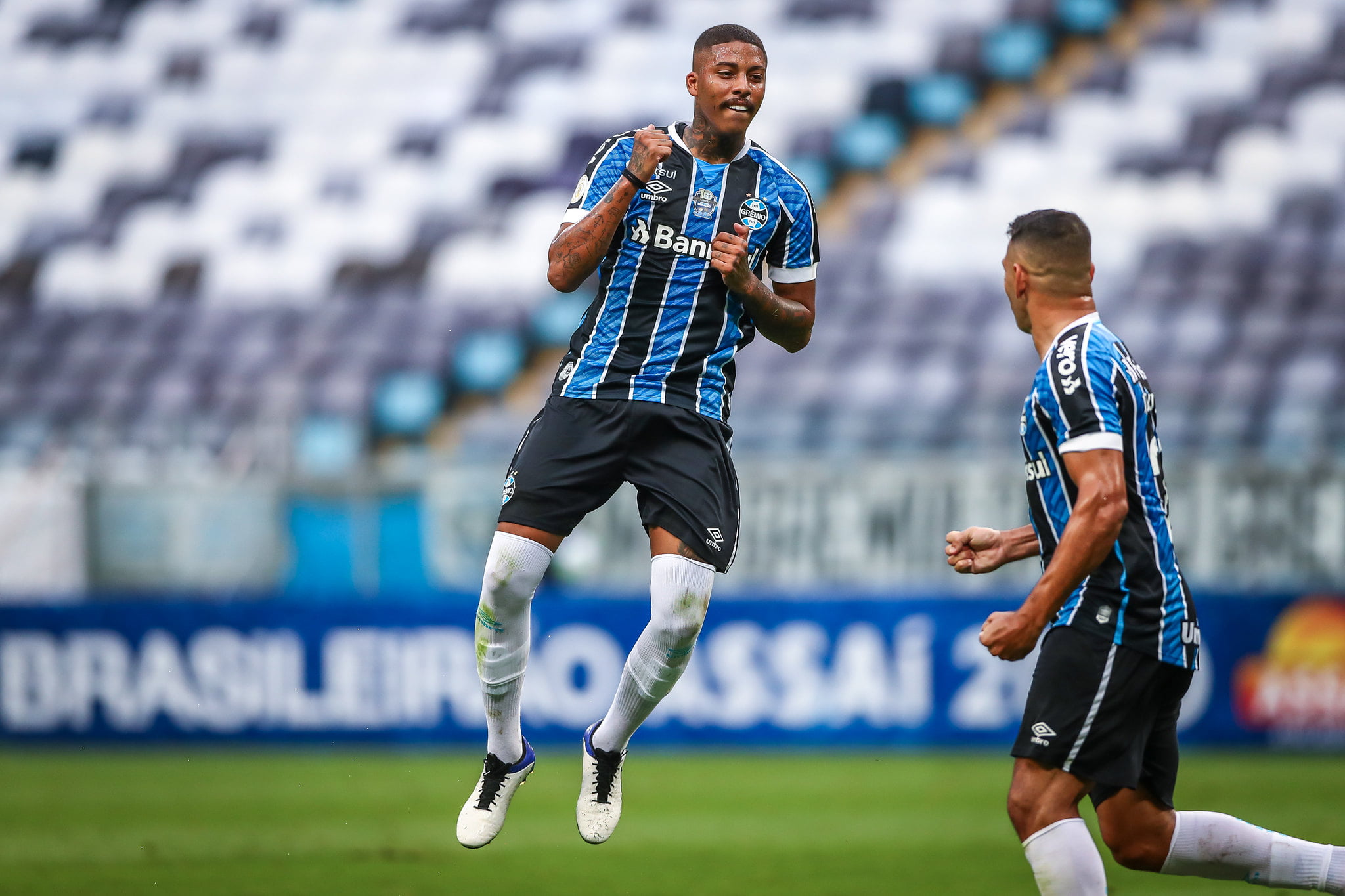 Tostão dá dicas a Tite e se rende a Jean Pyerre: "Tem grandes chances de se tornar o jogador que eu tanto sonho" Jean Pyerre
