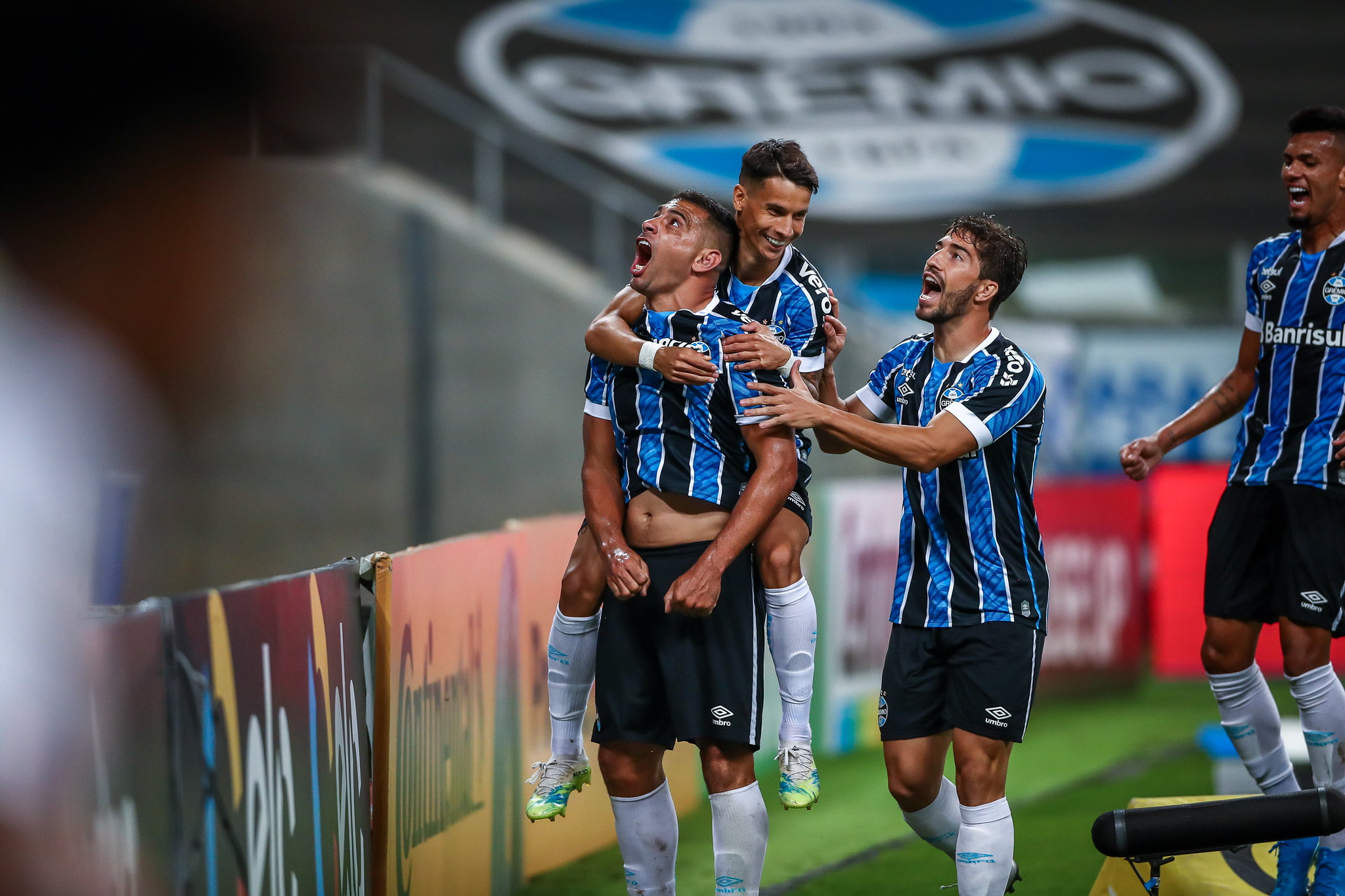 Com dúvida no meio e mistério sobre Geromel, veja provável Grêmio, horário e transmissão contra o São Paulo Grêmio