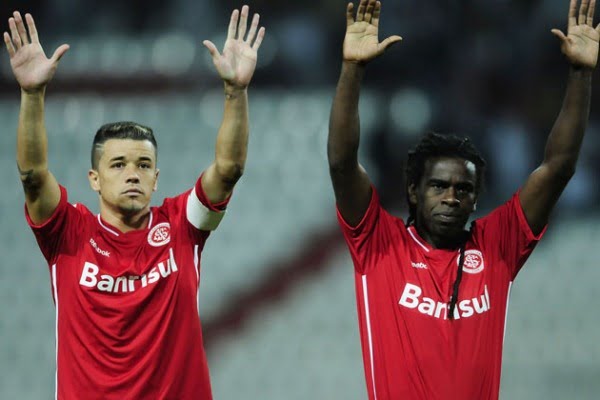 Entre vários elogios, Tinga vê D'Alessandro incomodado no Inter: "Não é normal, relação não pode acabar fria" D'Alessandro