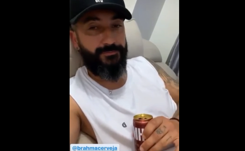 Douglas tira onda com empate entre Goiás x Grêmio: "Se eu tivesse jogando, era umas 10 pifadas" Douglas