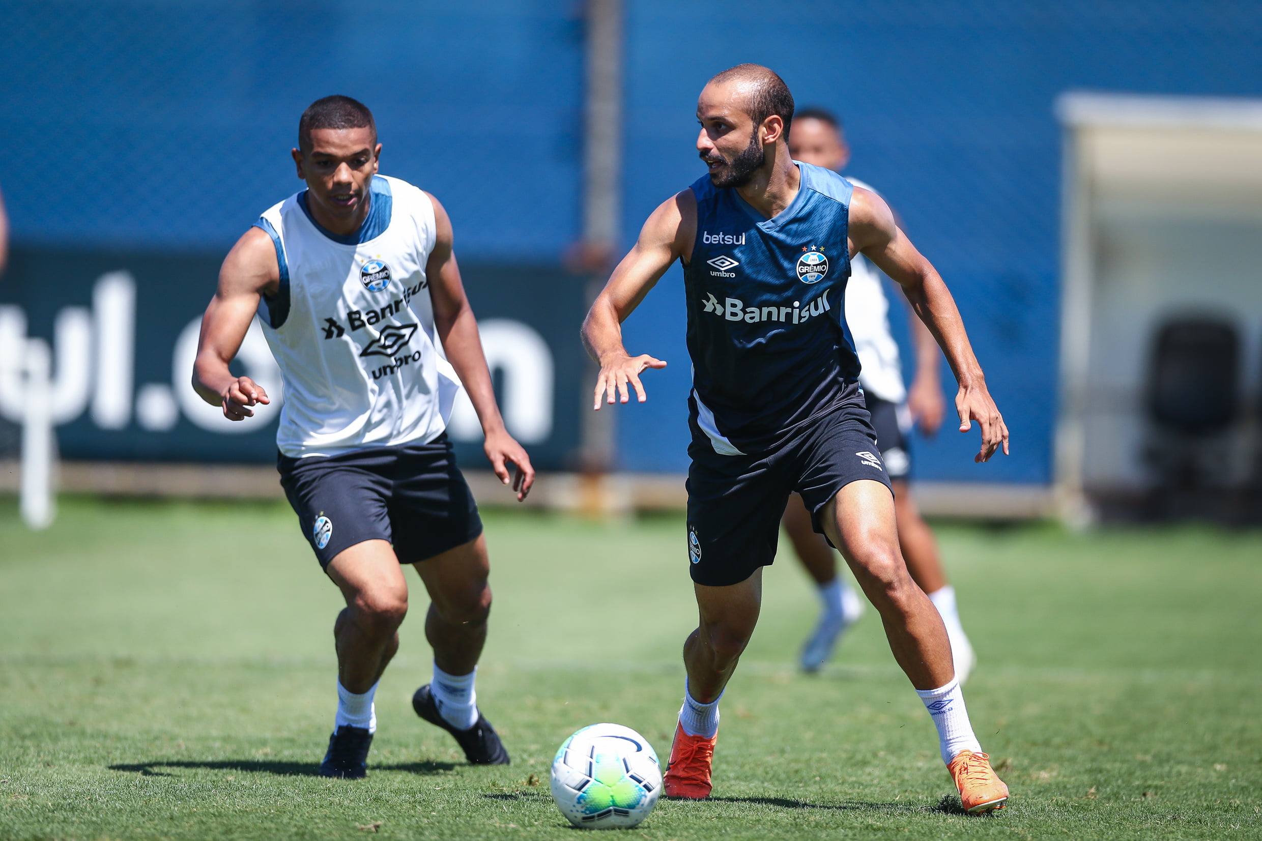 Relacionados do Grêmio para pegar o Goiás dão pistas de qual poderá ser o time titular contra o Santos Grêmio