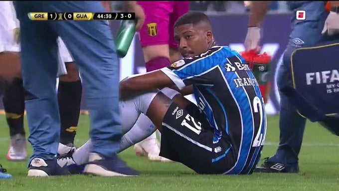 Substituição de Jean Pyerre em classificação do Grêmio preocupa a torcida; meia já se manifesta na web Jean Pyerre