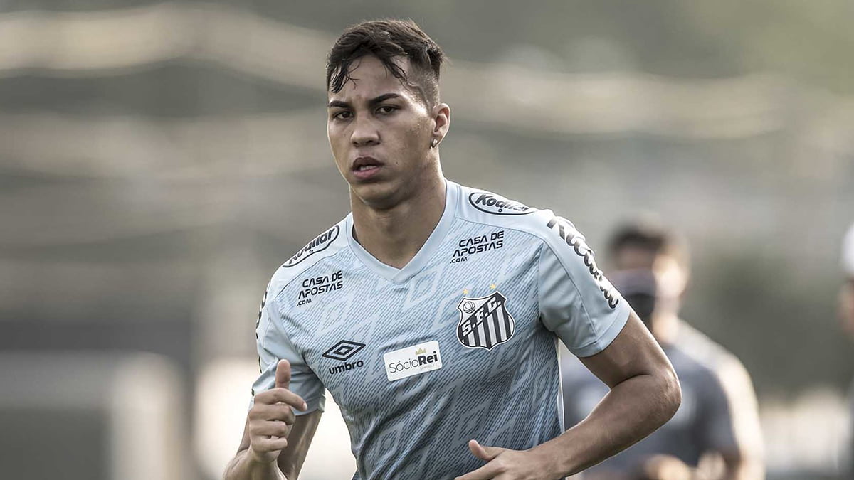 Algoz do Grêmio, Kaio Jorge critica "falta de respeito" ao Santos e explica "aqui não" na hora do gol Kaio Jorge