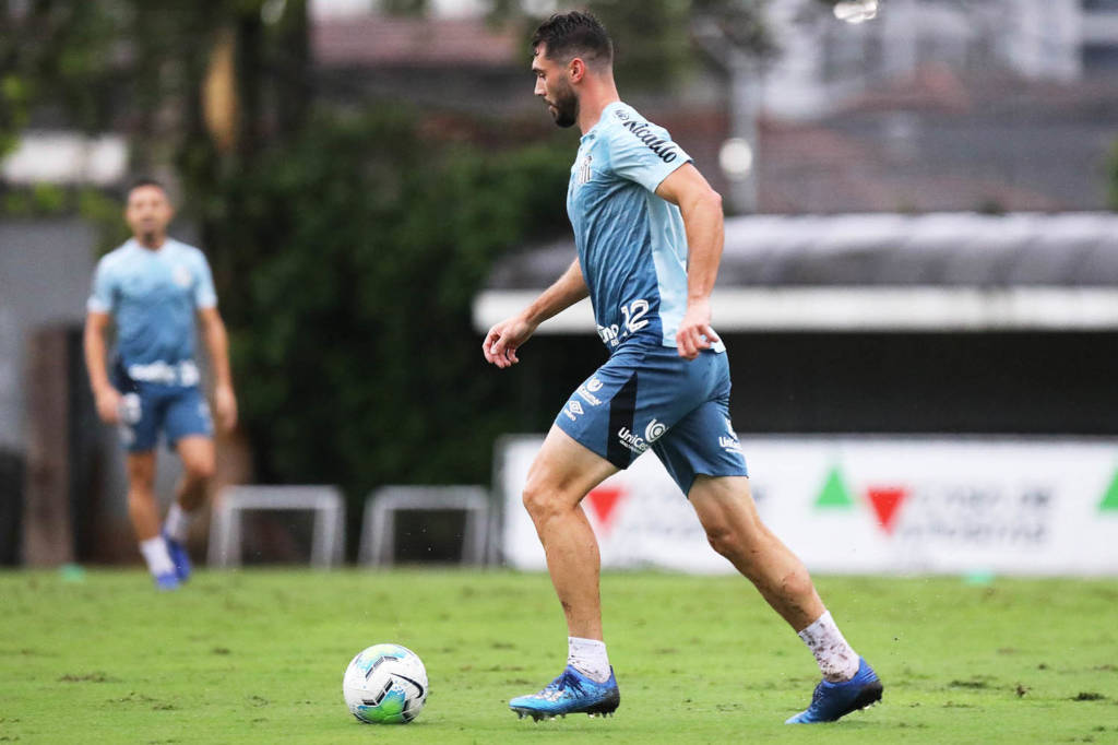 Autor de gol do Santos contra o Grêmio revela ter sido procurado por Coudet para o Inter: "Queria que eu fosse" Laércio