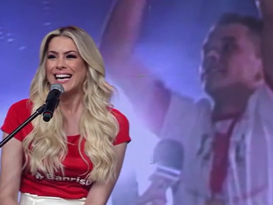 "Resolvi cantar, coisa que não faço bem": Renata Fan ousa e solta a voz em homenagem a D'Alessandro Renata