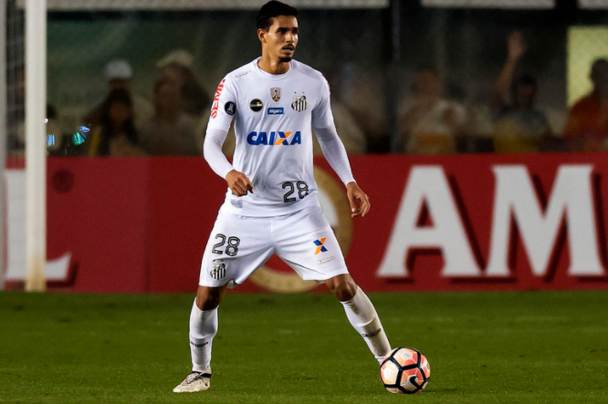 Jornalista diz que "todo mundo sai perdendo no Santos" no caso Lucas Veríssimo, que pode ficar de fora contra o Grêmio Veríssimo