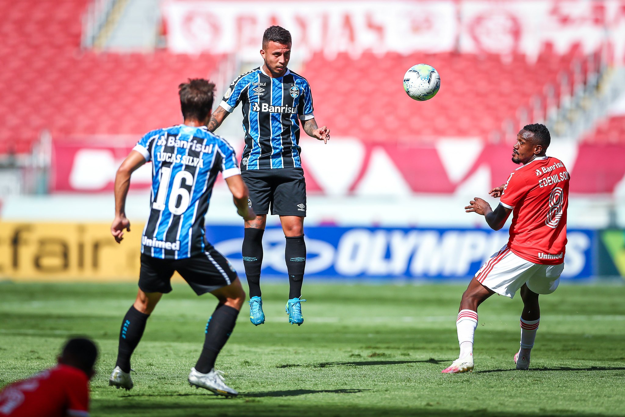 Dirigente do Grêmio questiona VAR, mas admite atuações ruins: "Se formos só pelo lado da arbitragem, vamos afundar" Grêmio