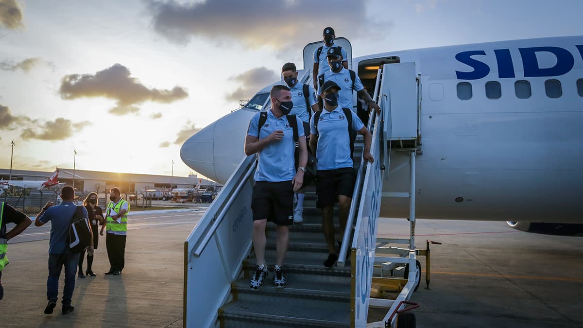 Vídeo mostra avião com a delegação do Grêmio tendo que arremeter na chegada ao Salgado Filho; veja Avião