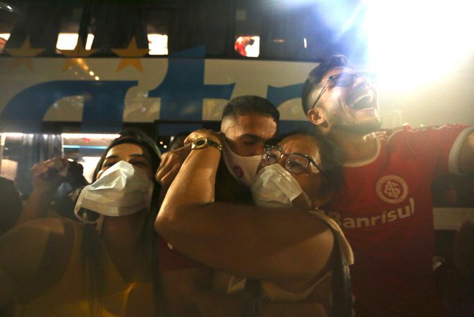 Mãe de Caio Vidal se emociona com sucesso do filho: "Foi Deus que o ajudou, porque condições eu não tinha" Caio Vidal