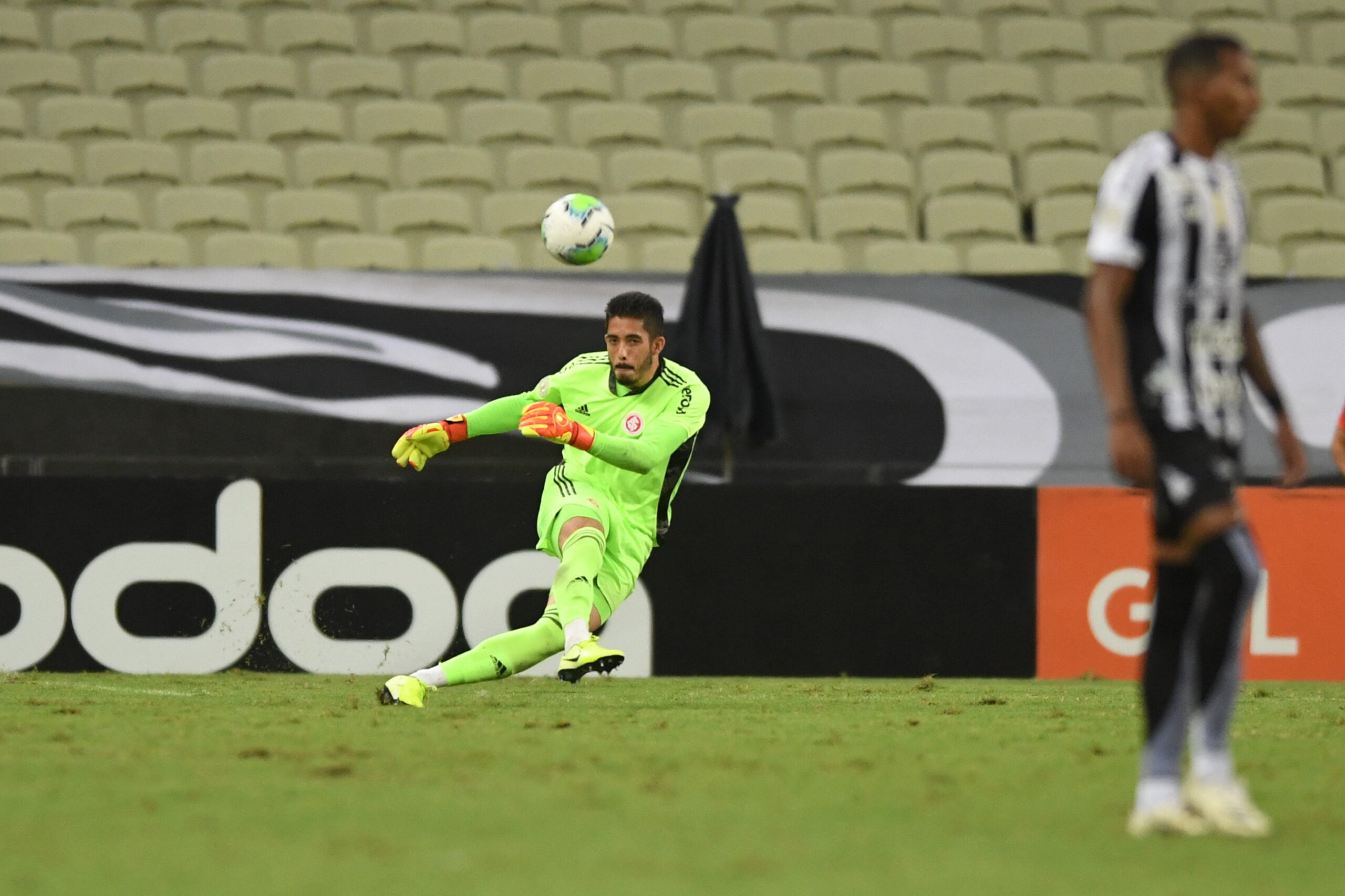 Dirigente do Inter lembra Alisson e faz elogios a Daniel: "Se deixarem, ele não sai mais do time" Daniel