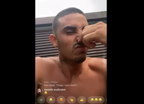 Com gestos de "cheirinho", Galhardo indica ter cutucado o Grêmio e se explica com flamenguistas: "Revide local" Galhardo