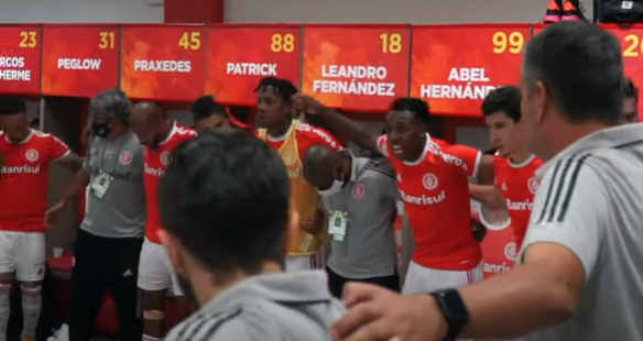 Moisés "engasgado" com o Grêmio, presidente cantando "vamo, vamo Inter" e recado de Banha: os bastidores da vitória no Gre-Nal Moisés