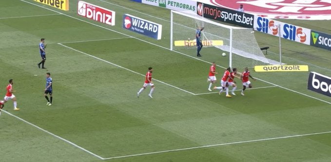 Emocionado, Edenilson segura as lágrimas para falar da vitória do Inter no Gre-Nal: "Parecia perdido" Edenilson