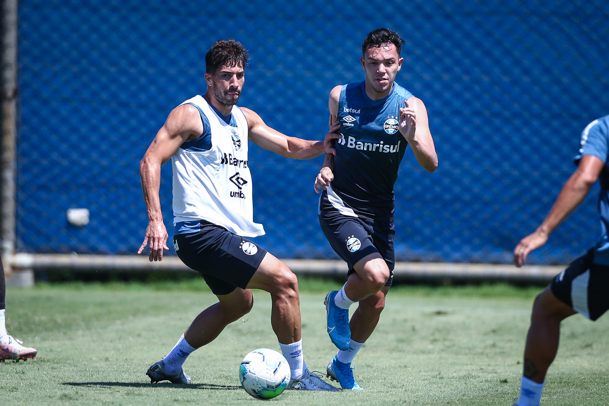 Com retornos e desfalques na zaga, veja provável escalação do Grêmio, horário e transmissão contra o São Paulo Grêmio
