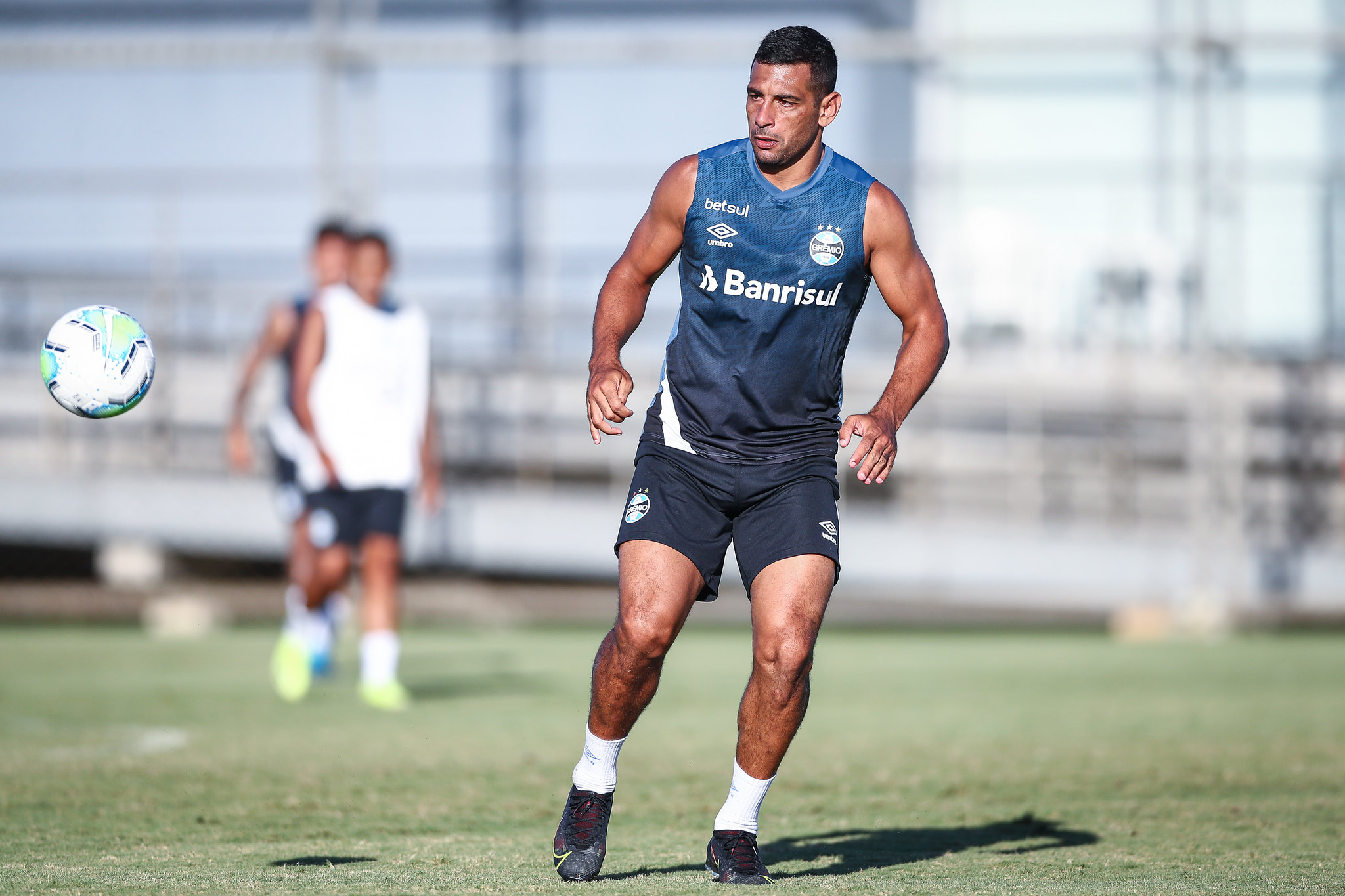Com mistério no gol e na zaga, veja provável escalação do Grêmio, horário e transmissão contra o Palmeiras Grêmio