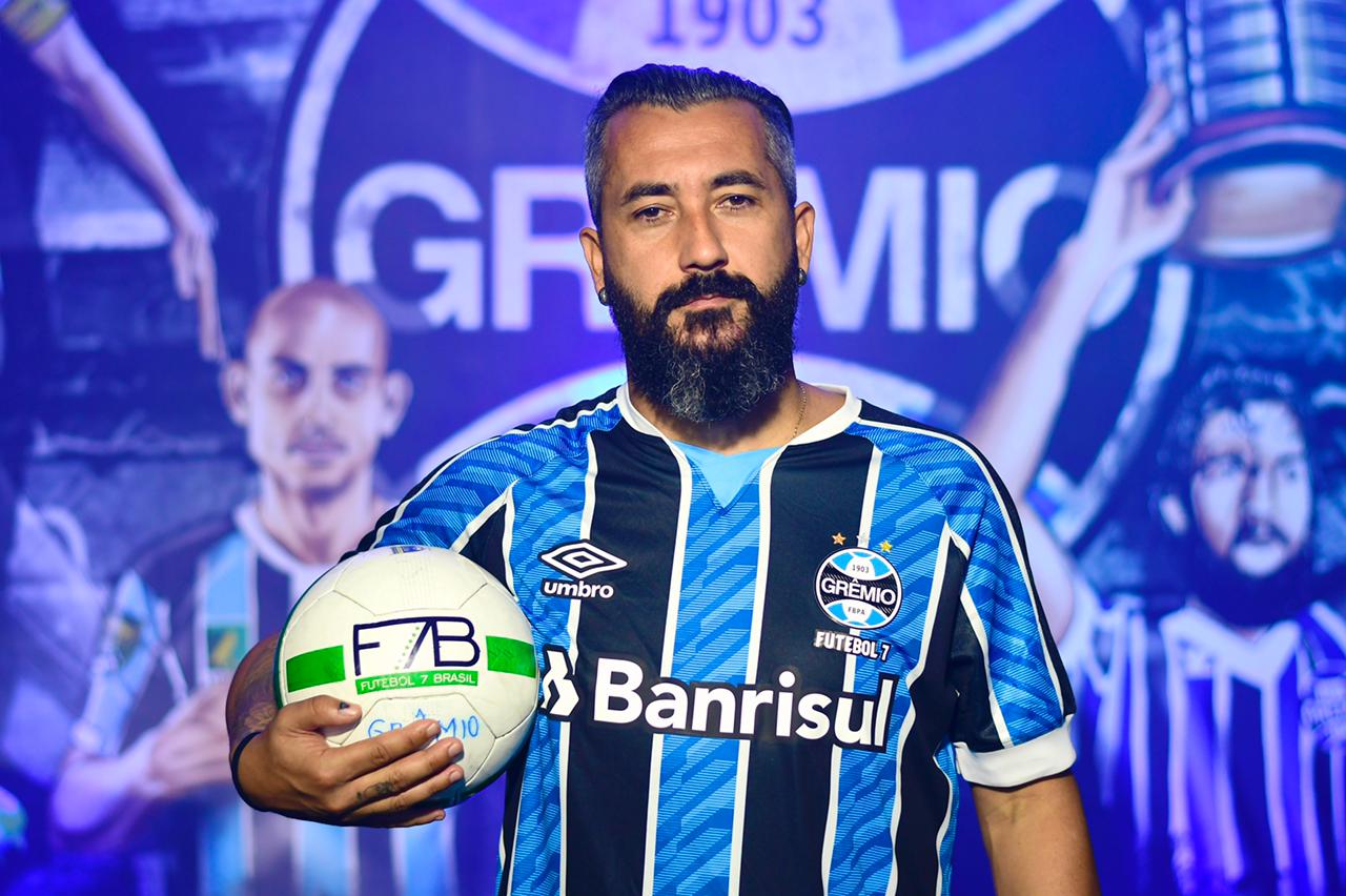 Douglas vê Jean Pyerre em posição errada, estranha atitudes de Matheus Henrique e se diz "assustado" com fase do Grêmio Douglas