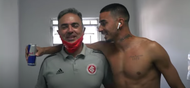 Profecia sobre Galhardo, pedidos de vitória por Abel e trollada em Rodinei: os bastidores da última vitória do Inter Inter