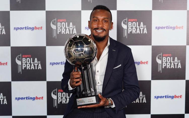 Edenilson admite que VAR também errou a favor do Inter, fala do futuro no clube e mantém dor pela perda: "Não dormi" Edenilson