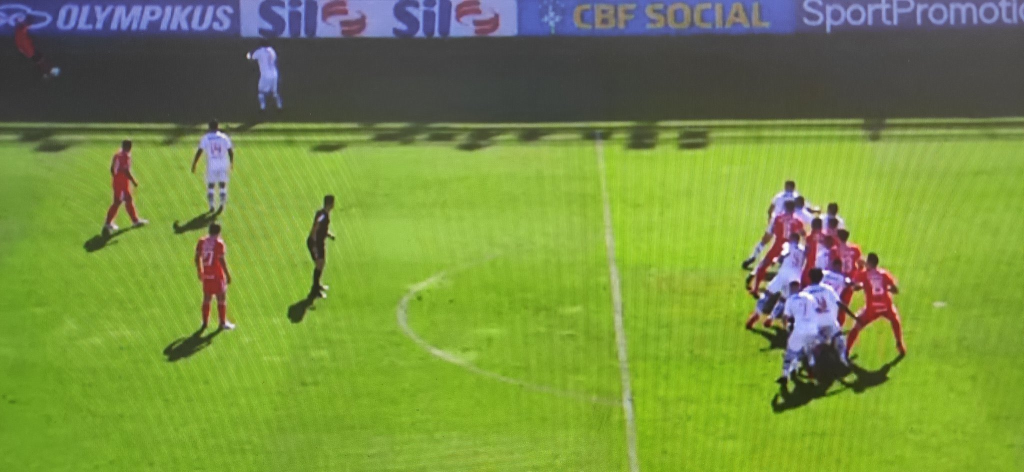 Linhas de impedimento do VAR estariam "descalibradas" para analisar lance do gol de Dourado contra o Vasco Dourado