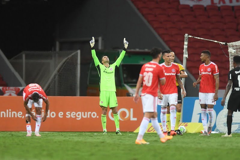 Elogiado por Aguirre e nos braços da torcida, Lomba lembra zoeira do Grêmio em cima de Yuri Alberto: "Inter trabalhou calado" Lomba