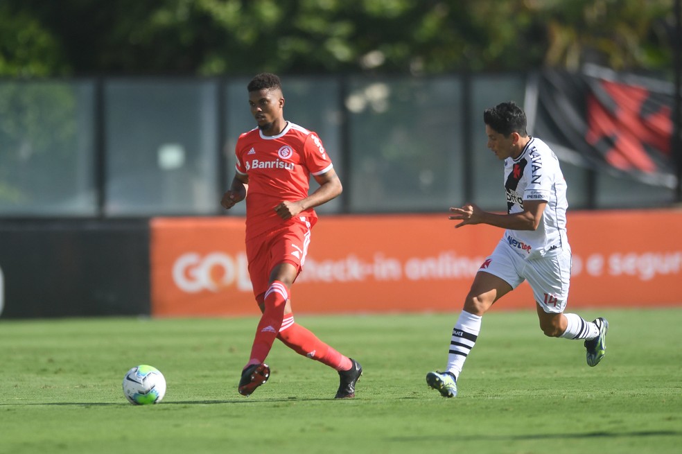 Lucas Ribeiro lamenta a ausência de Cuesta, mas tranquiliza torcida sobre substituto: "Todos preparados" Lucas Ribeiro