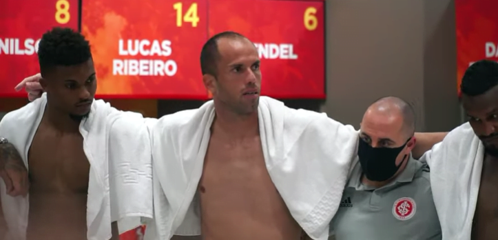 Dourado elogiando Lomba, discurso de Edenilson e mais: os bastidores da vitória do Inter sobre o Bragantino Inter