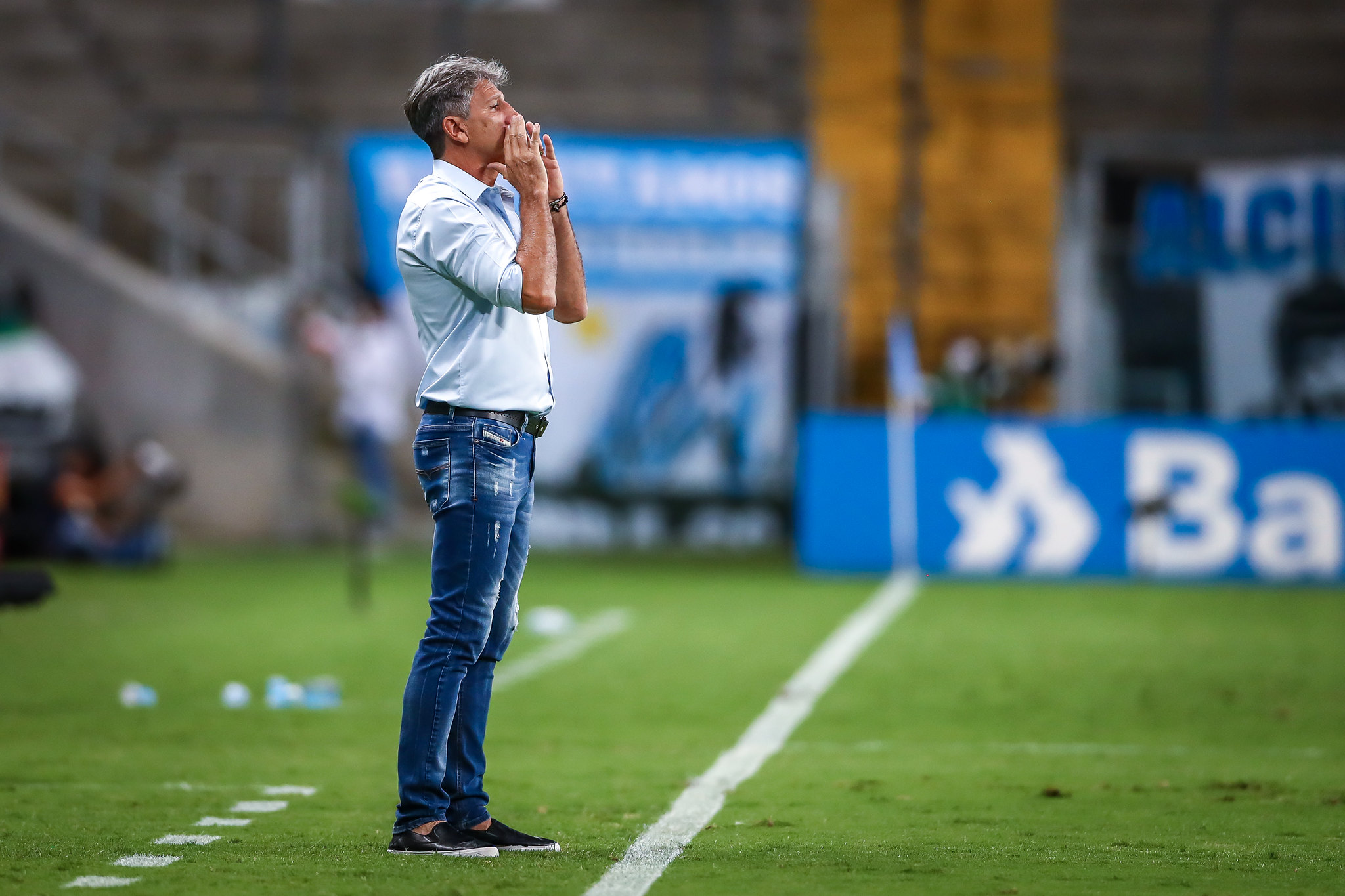"Para que serve a ferramenta?": entenda os dois lances reclamados por Renato na derrota para o Palmeiras Renato