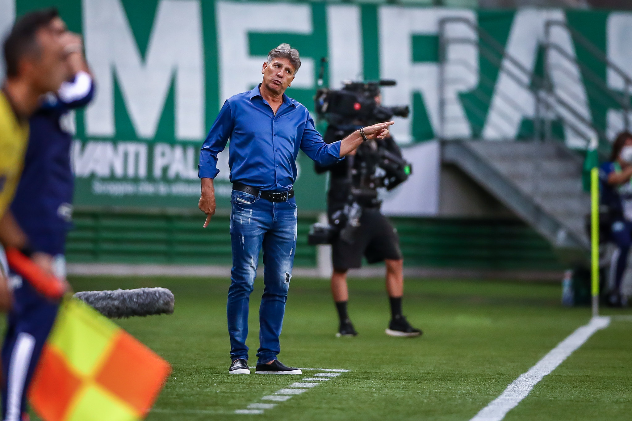 Jornalista cita motivo que afasta Renato de acerto com o Santos; técnico vê "mercado fechado" neste momento Renato
