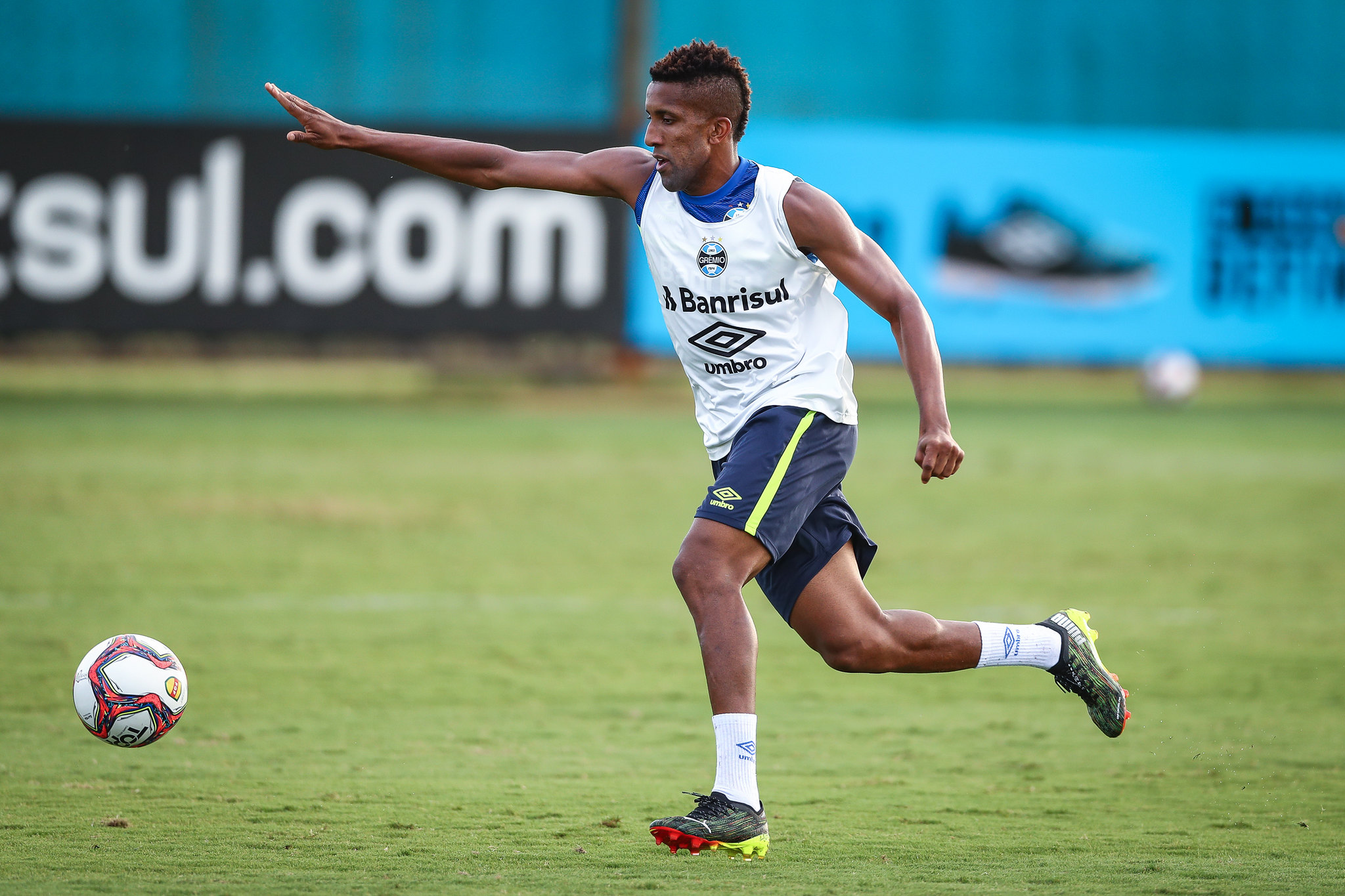 Sem Thaciano e Pinares, veja provável escalação do Grêmio, horário e transmissão contra o Aimoré Grêmio