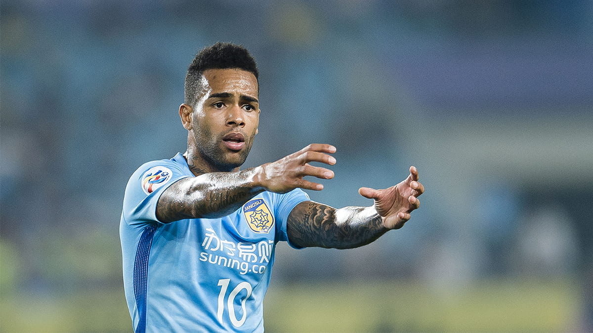 Mercado: Orejuela acerta com novo clube, e Grêmio demonstra interesse no meia-atacante Alex Teixeira Alex Teixeira