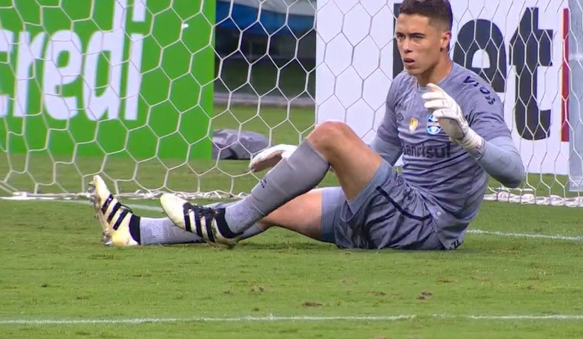 Brenno comemora atuação e grandes defesas pelo Grêmio: Só quero agradecer