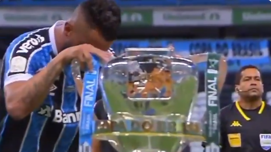 "Após qualquer obstáculo, o Imortal sempre levanta": Grêmio divulga vídeo motivacional para a final de domingo Copa do Brasil