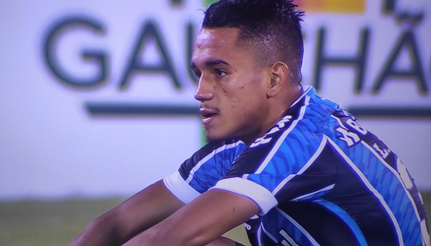 Lucas Araújo tem boa atuação, marca gol pelo Grêmio e chora ao lembrar de familiar que faleceu na pandemia Lucas Araújo
