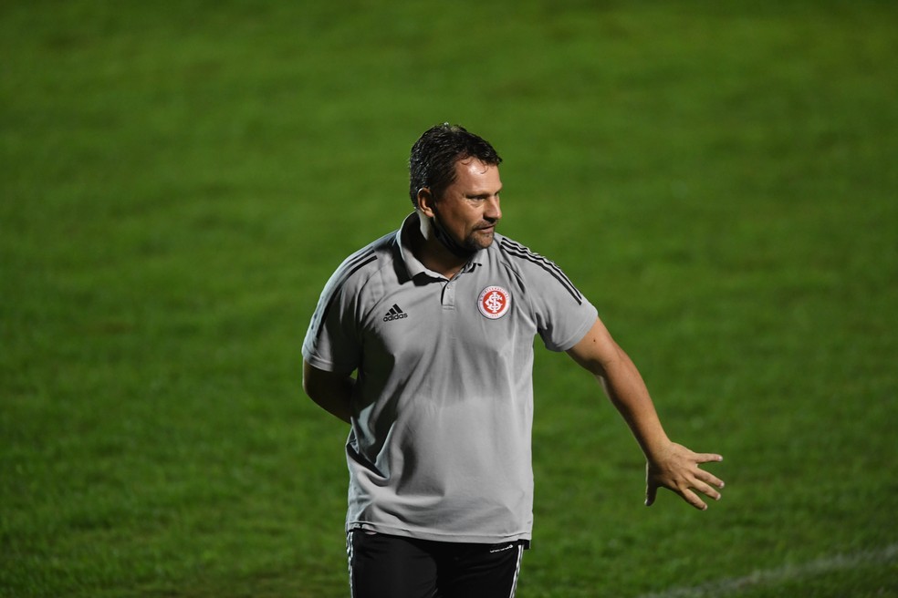 Matias acredita que Johnny pode ter outra utilidade no Inter e comenta primeiras conversas com Ramírez Matias