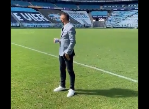Rafinha conhece a Arena, fala da Geral do Grêmio, já tem número de camisa definido e ganha recado de Douglas Costa Rafinha