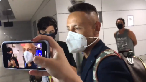 Rafinha desembarca em Porto Alegre, se diz "muito feliz" e já fala da expectativa de jogar no Grêmio: "Melhor possível" Rafinha